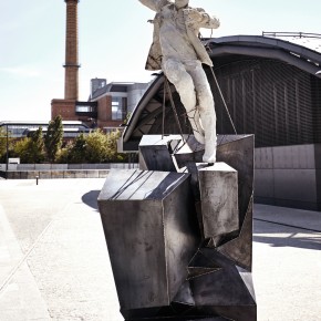 Chazme & Tomasz Górnicki "Wrong Weight?" Sculpture for UNIQA Art Łódź Project Chazme & Tomasz Górnicki "Wrong Weight?" Sculpture for UNIQA Art Łódź Project